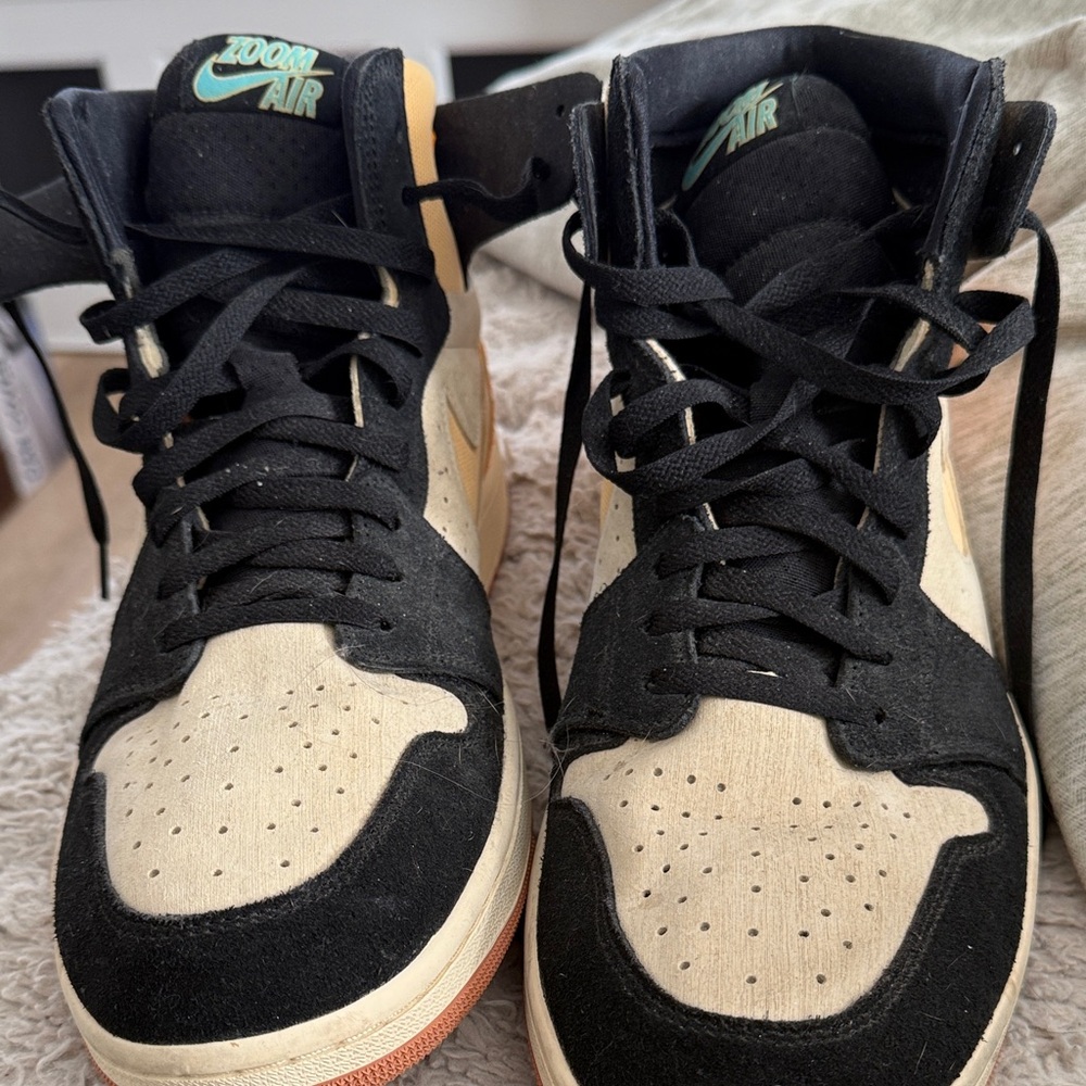 Nike Zoom Air Men's Black and Cream Sneakers